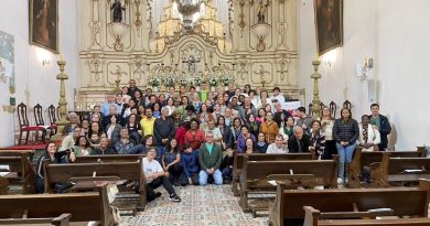 Romeiros da Diocese de de Barra do Pirai visitam capela da Beata