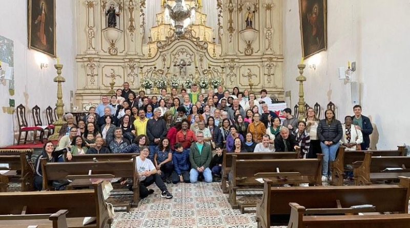 Romeiros da Diocese de de Barra do Pirai visitam capela da Beata