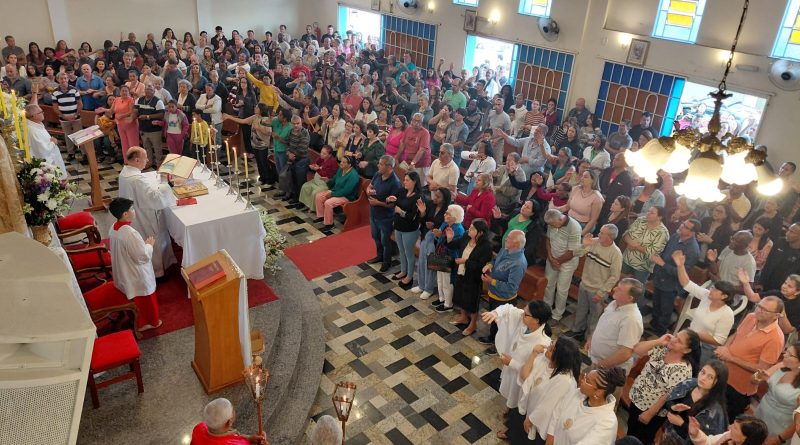 Fé e devoção marcam a Festa de Nossa Senhora Aparecida