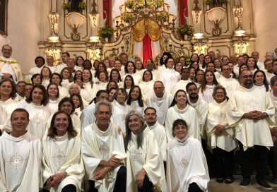 Paróquia Nossa Senhora da Piedade acolhe 45 novos Ministros Extraordinários da Eucaristia