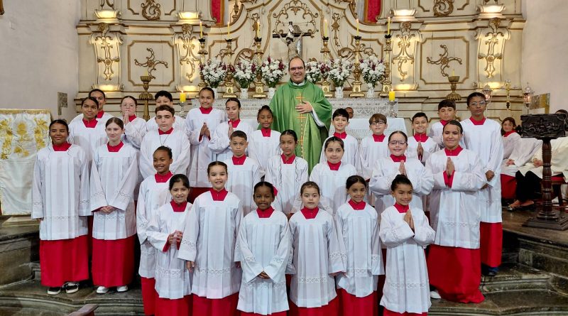 Paróquia Nossa Senhora da Piedade acolhe 27 novos coroinhas